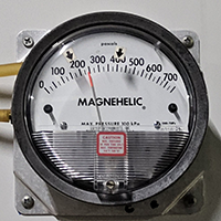 A circular differential pressure gauge